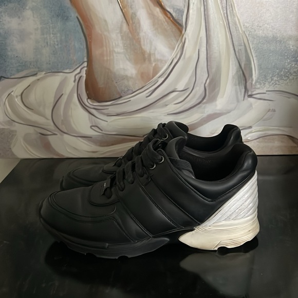 100% Authentic Chanel sneakers size 38.5 - Picture 3 of 10